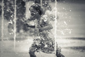 Playing with water./ Photo Fred Mancosu