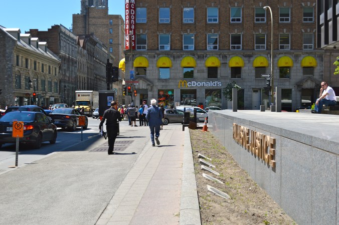 Devant le palais de justice de Montréal./ Photo DR Lexie Swing